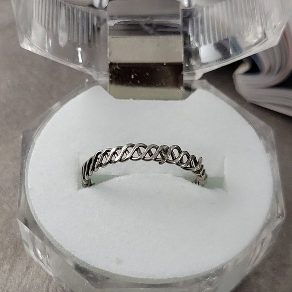 Antique Wedding band size 5 1/2 sterling - Picture 4 of 8